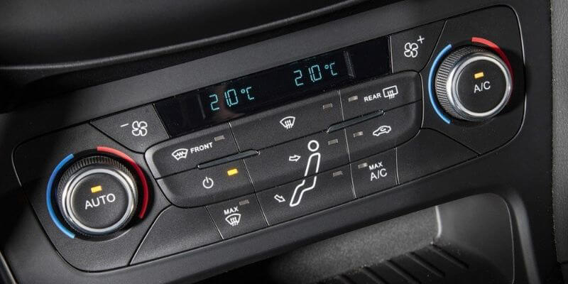 دکمه های کنترل کننده هوای خودرو
